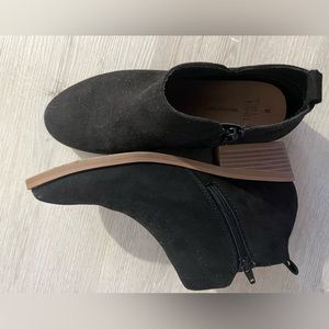 Low cut black booties